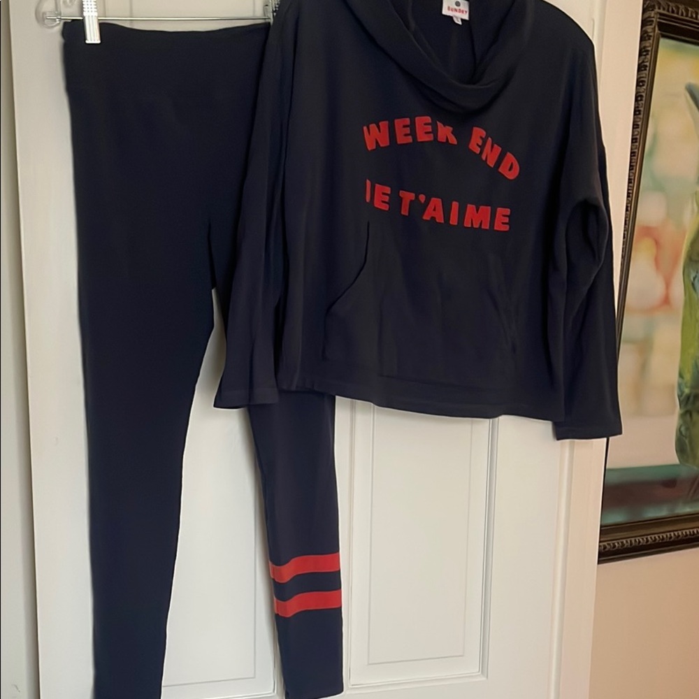 Adorable FLATTERING FRENCH FLIRTY FUN NWOT classic legging top Sundry set S 💕